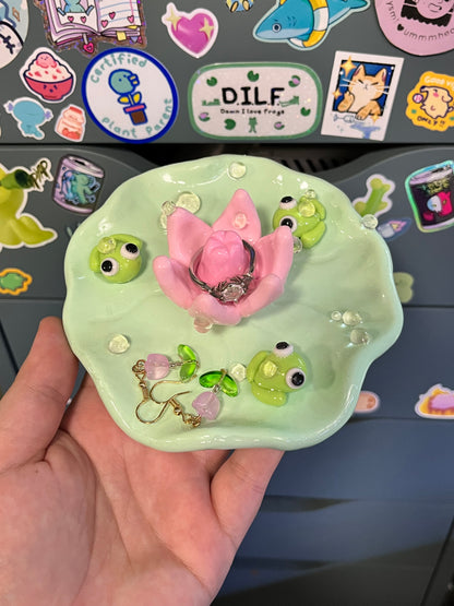 Lilypad frog trinket dish